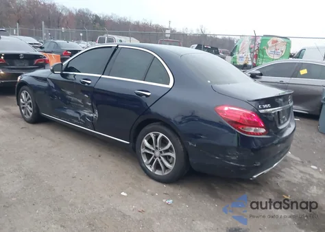 2016 Mercedes-Benz C 300 4Matic из США, поврежденный, VIN 55SWF4KB2GU174631